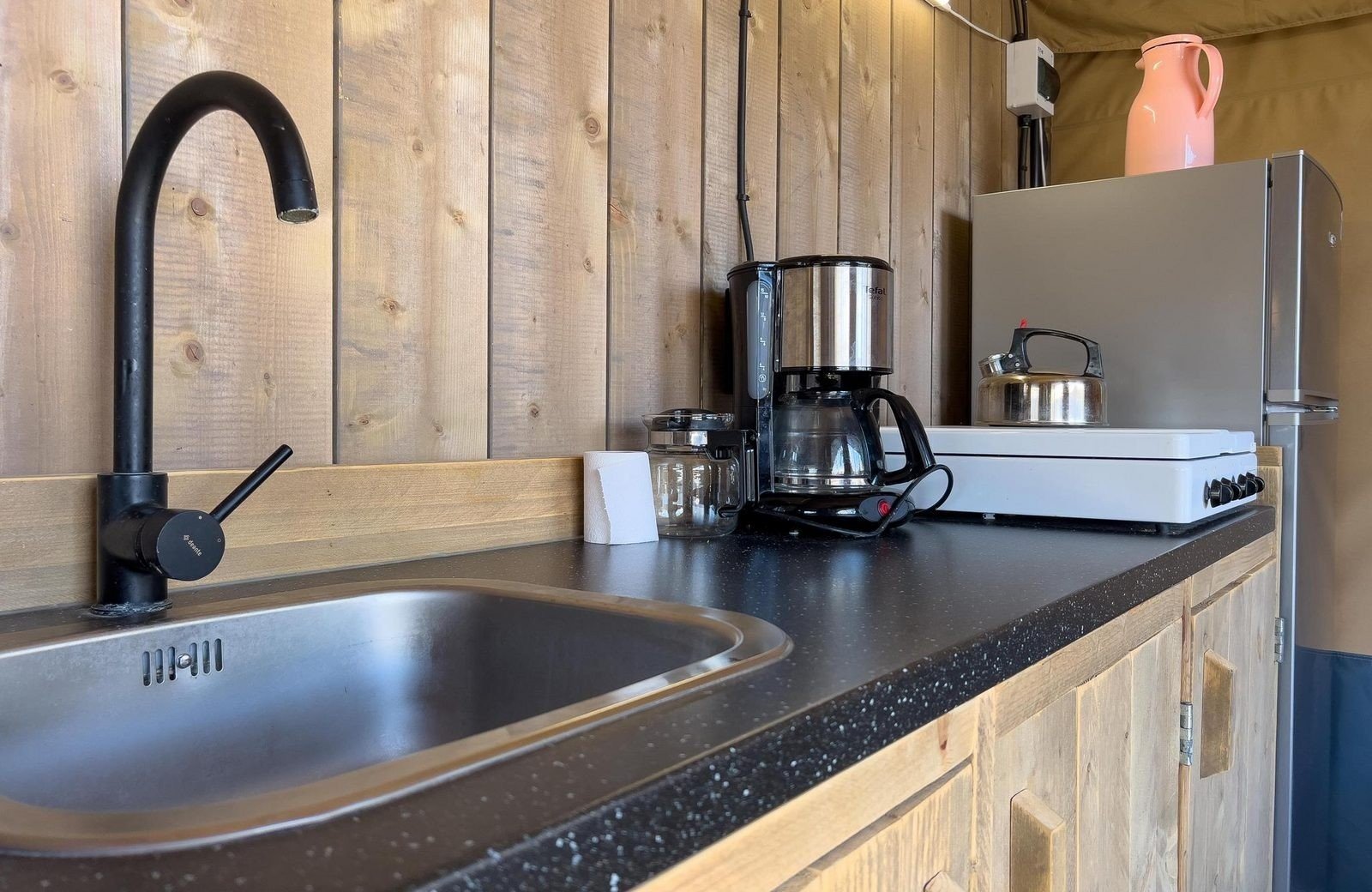 Luxe safaritent met sanitair 6 personen14